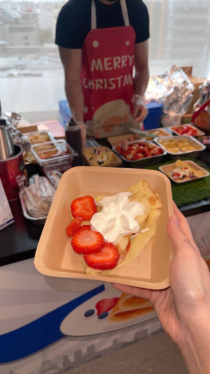 Kremi live crepe station at Christmas event